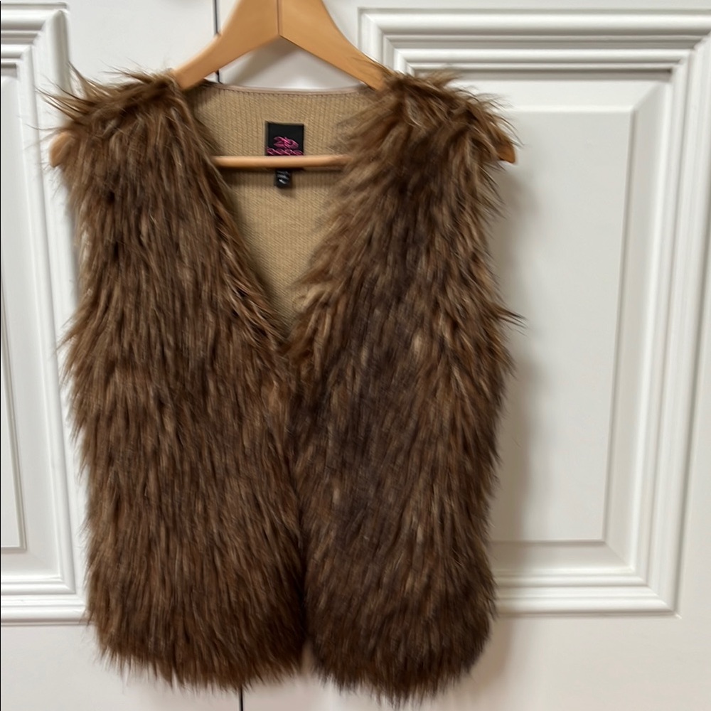 2b Bebe Faux Fur Women Vest in Camel size M